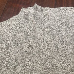 Karen Scott, Women’s XL knit sweater with pearl accent